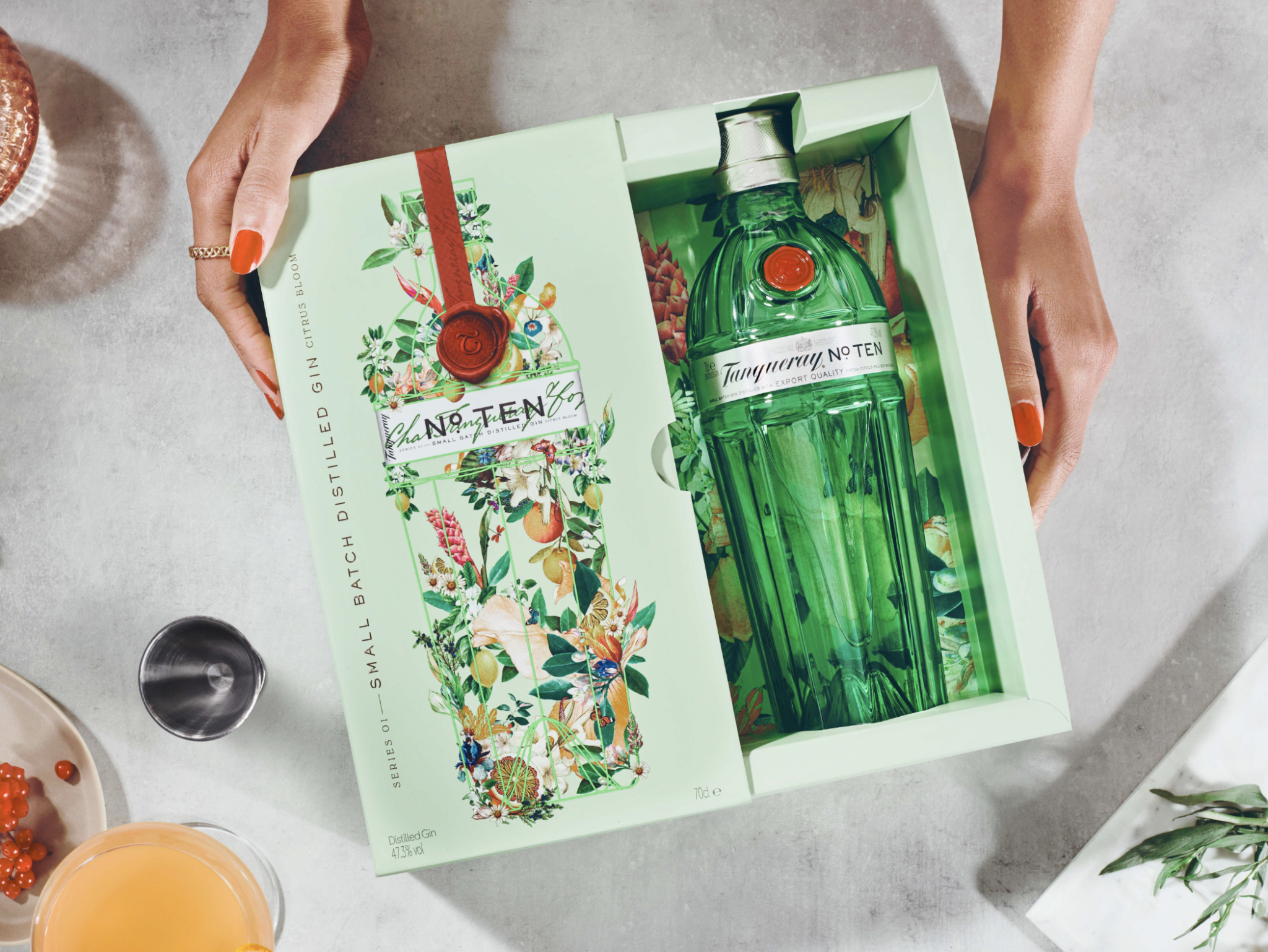 The Unparalleled Elegance of Tanqueray No. TEN Gin Gift Box